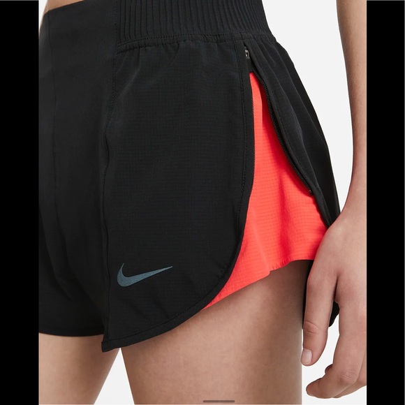 MWT Nike Dri-FIT Run Division Tempo Luxe
Women's Running Shorts - Picture 2 of 8